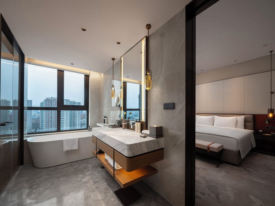 Business Double Room | Bathroom | Shower, rainfall showerhead, designer toiletries, hair dryer
