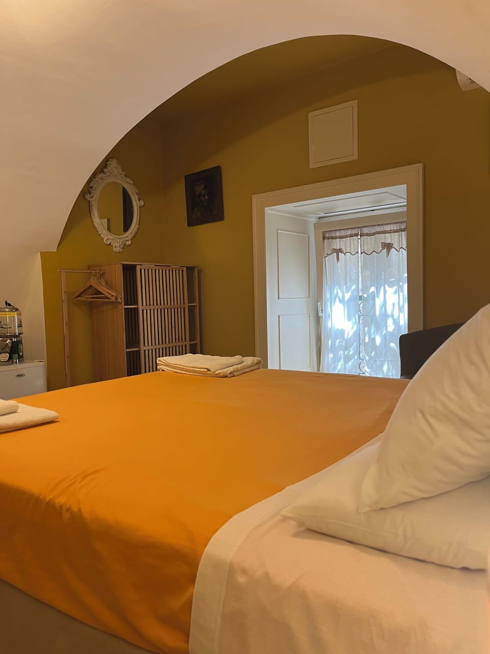Superior Room | 1 bedroom, minibar, blackout drapes, soundproofing