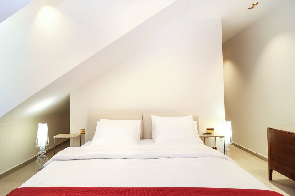 2 bedrooms, in-room safe, soundproofing, iron/ironing board