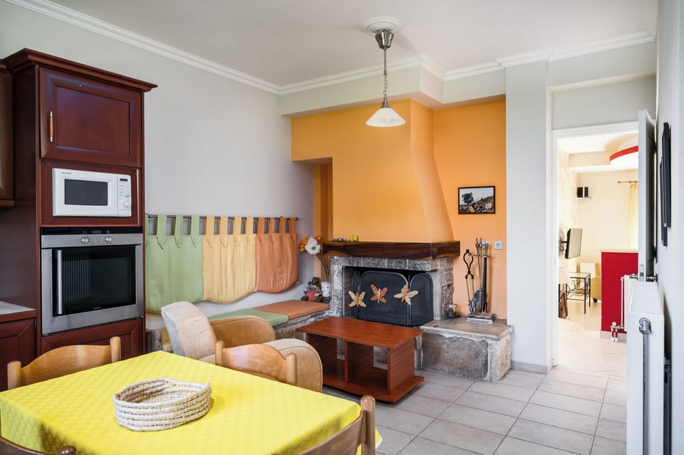 Comfort Villa, Private Pool, Garden View | Private kitchen | Fridge, microwave, oven, stovetop