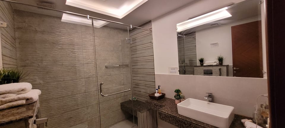 Elite Apartment, 1 King Bed, City View | Bathroom | Shower, rainfall showerhead, hair dryer, slippers