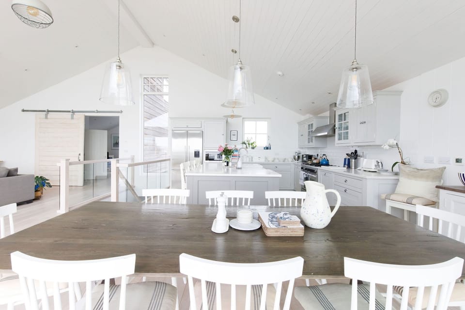 House | 4 bedrooms, desk, iron/ironing board, Internet