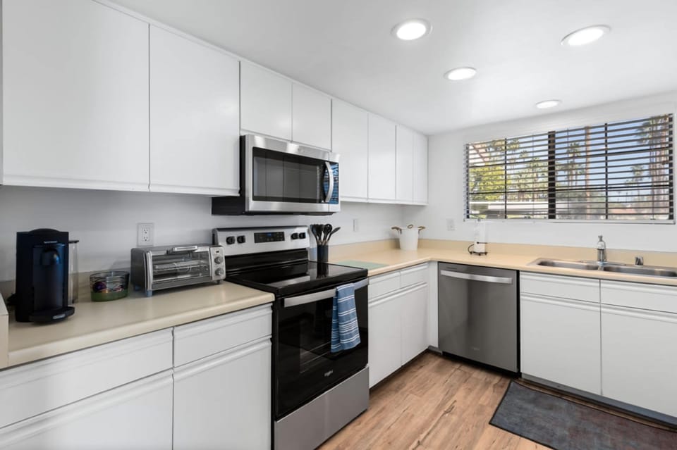 House | 2 bedrooms, iron/ironing board, high-speed internet