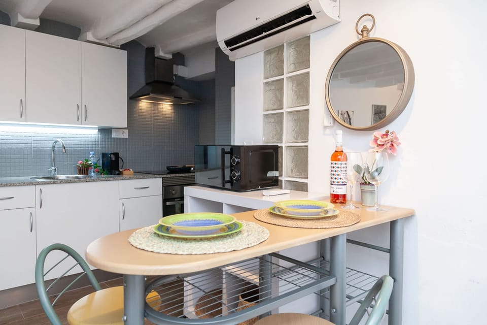 House | 1 bedroom, desk, iron/ironing board
