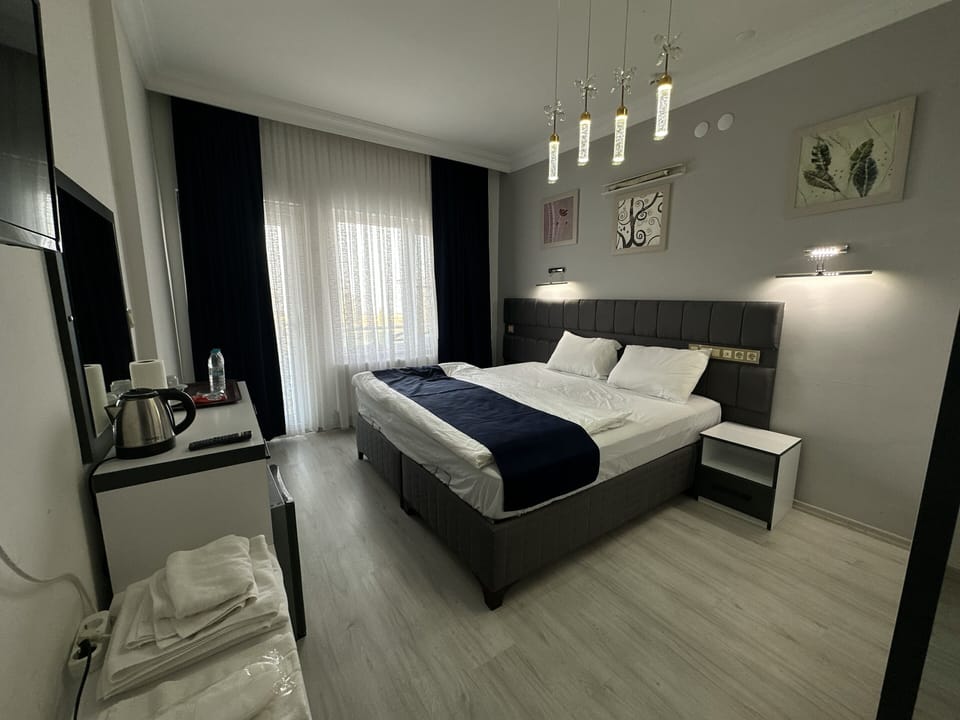 Standard Room, Balcony, Lake View | Desk, free WiFi, bed sheets