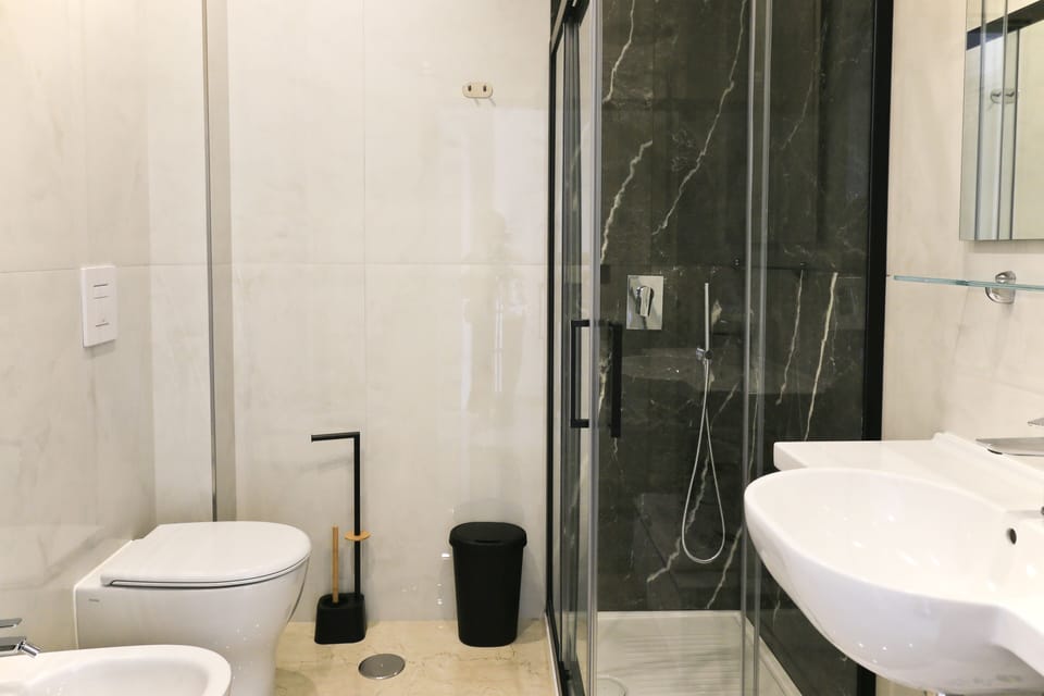 Classic Suite, Garden View | Bathroom | Hair dryer