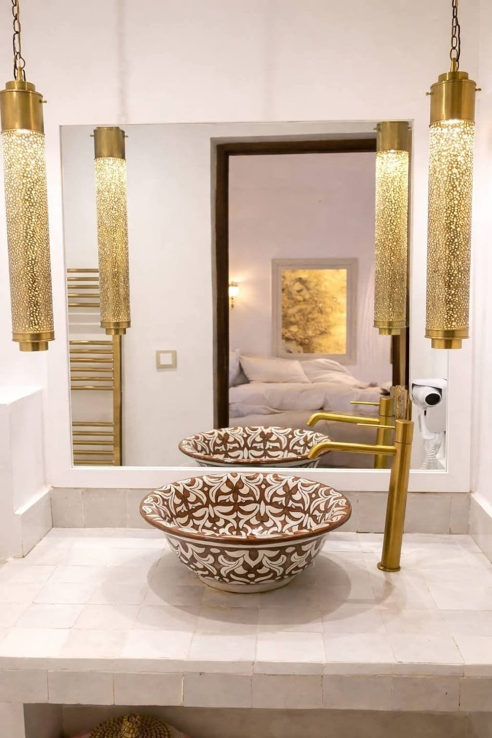 Superior Double Room | Bathroom | Hair dryer, towels, soap, shampoo