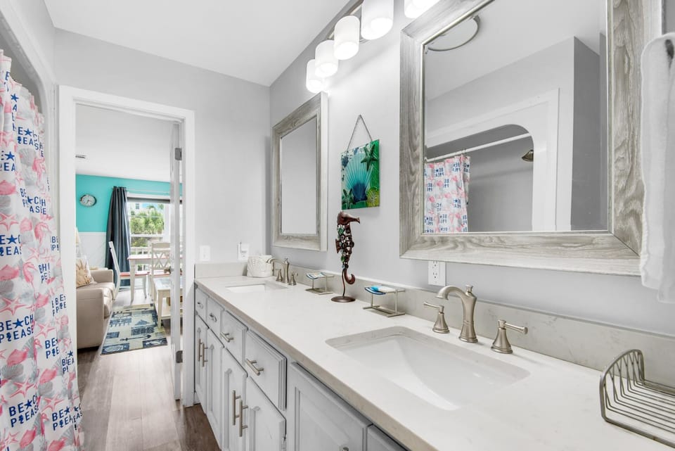 Condo, Multiple Beds (200 Steps to the Beach) | Interior