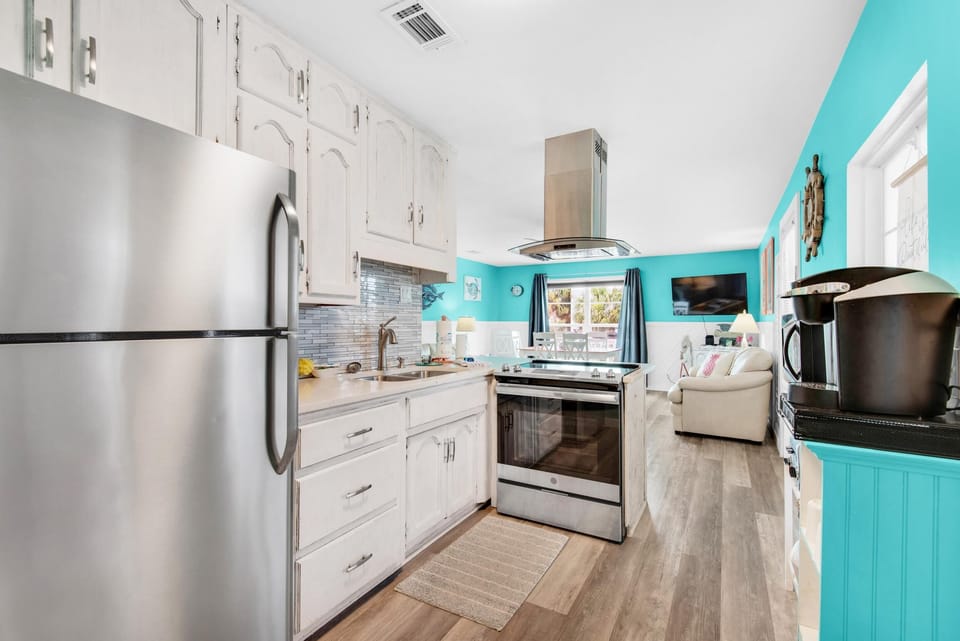 Condo, Multiple Beds (200 Steps to the Beach) | Private kitchen | Oven, toaster