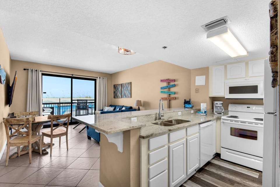 Condo, 1 King Bed with Sofa bed (SunDestin 102) | Private kitchen | Oven, toaster