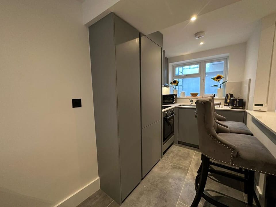 House | Private kitchen | Fridge, microwave, oven, stovetop