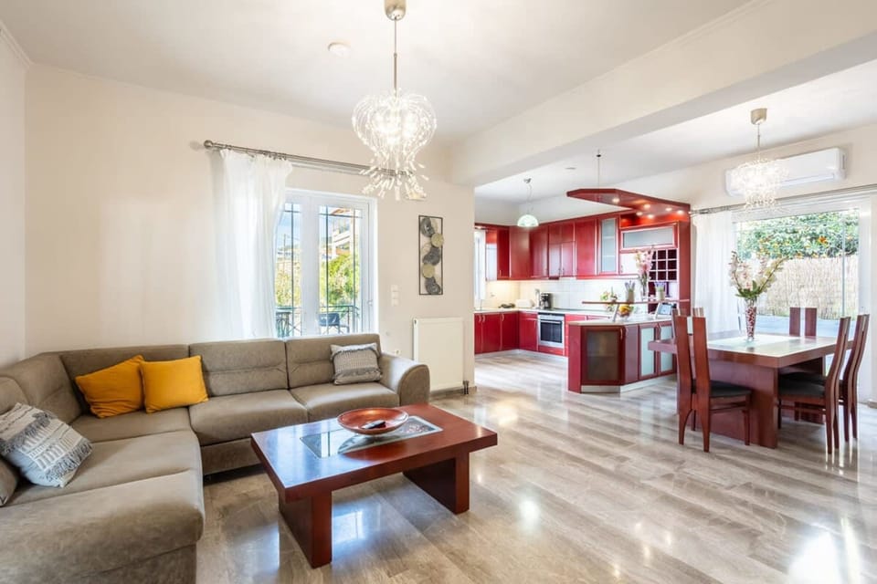 House | 3 bedrooms, desk, Internet