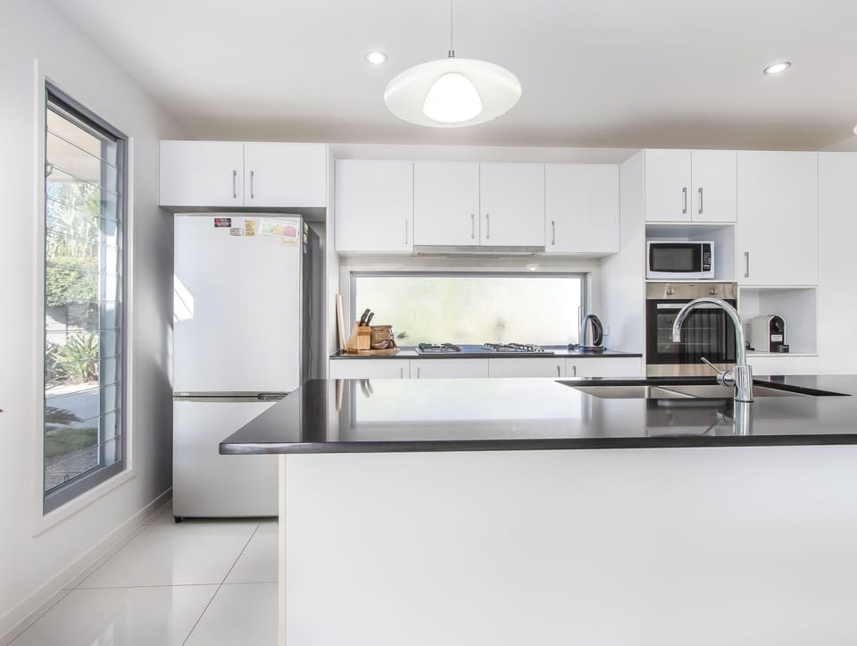 Luxury House, Garden View | Private kitchen | Full-size fridge, microwave, oven, stovetop