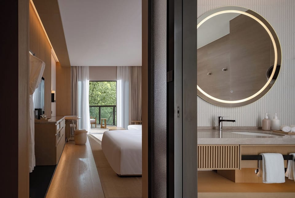Room, 1 King Bed, Hill View | Bathroom sink