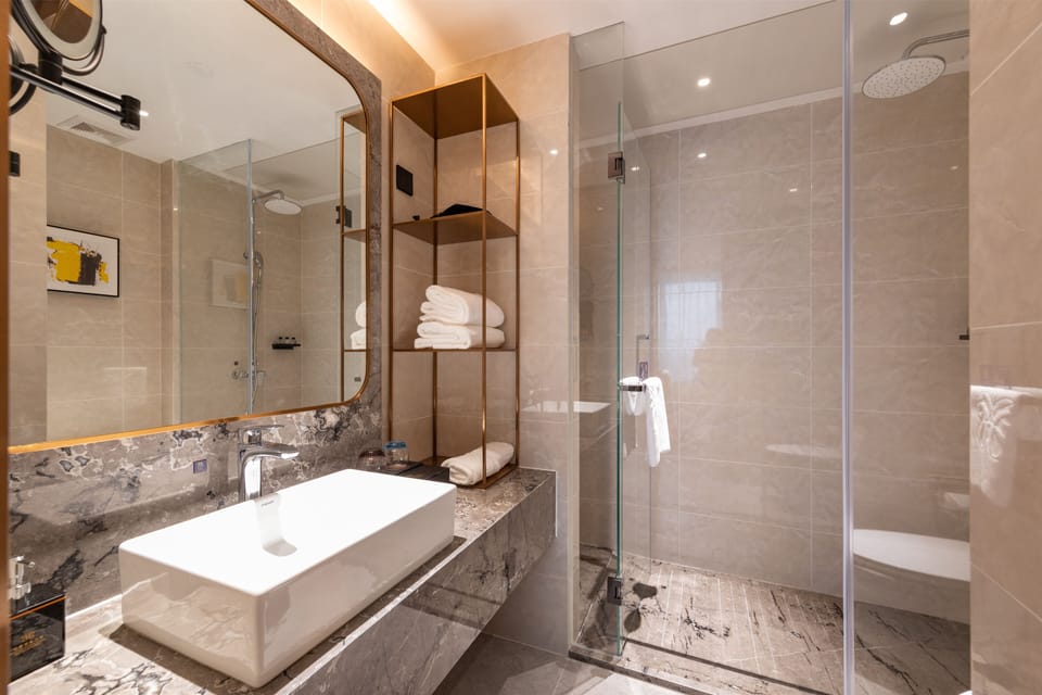 Standard Double Room, Smoking, Ensuite | Bathroom | Shower, rainfall showerhead, hair dryer, slippers