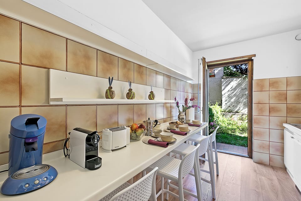 Family Apartment, 2 Bedrooms, Microwave (Il Giardino di Riva) | Private kitchen