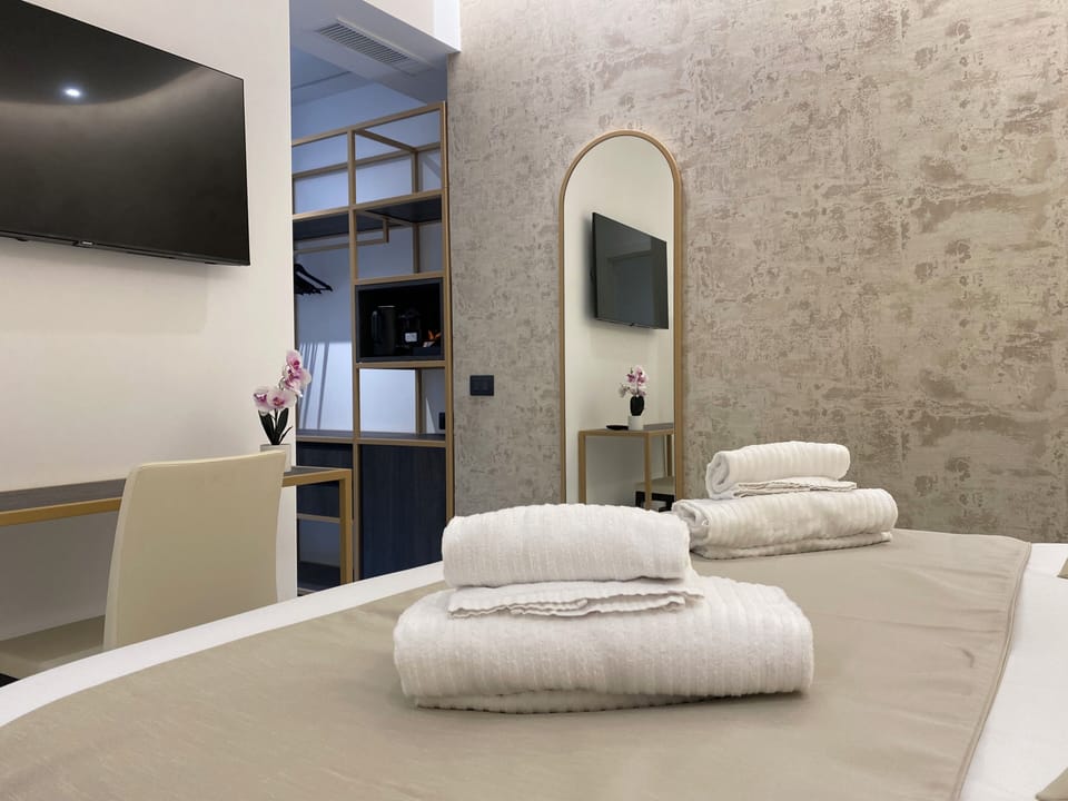 Standard Double or Twin Room | Premium bedding, down comforters, memory foam beds, in-room safe