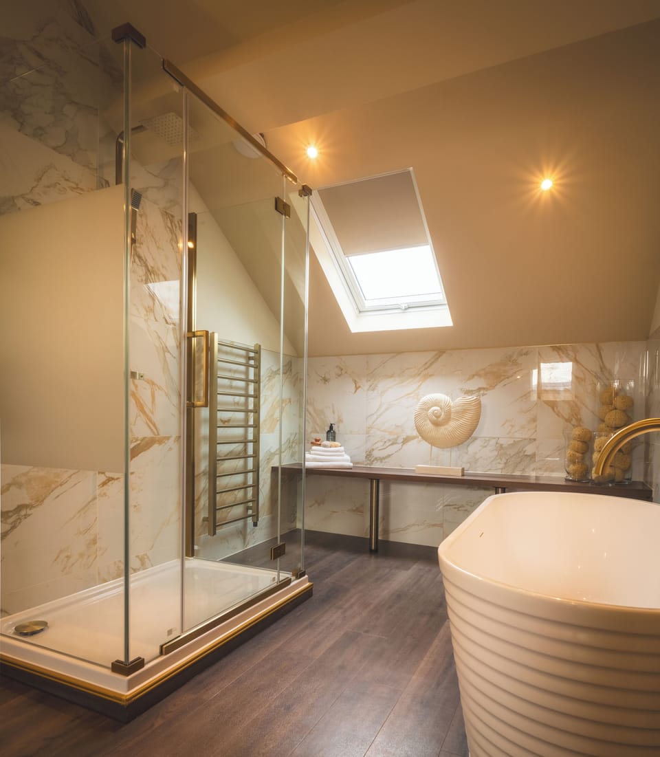 Superior King Room | Free WiFi, bed sheets