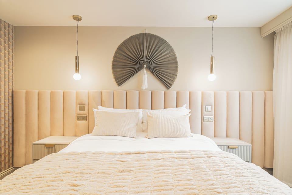 Deluxe King/Twin with Bath | Free WiFi, bed sheets