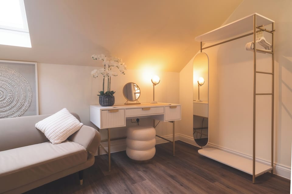 Superior King Room | Free WiFi, bed sheets