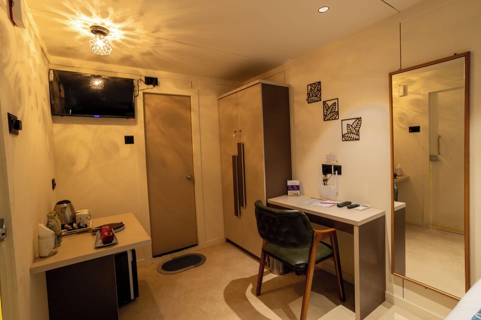 1 bedroom, premium bedding, down comforters, in-room safe