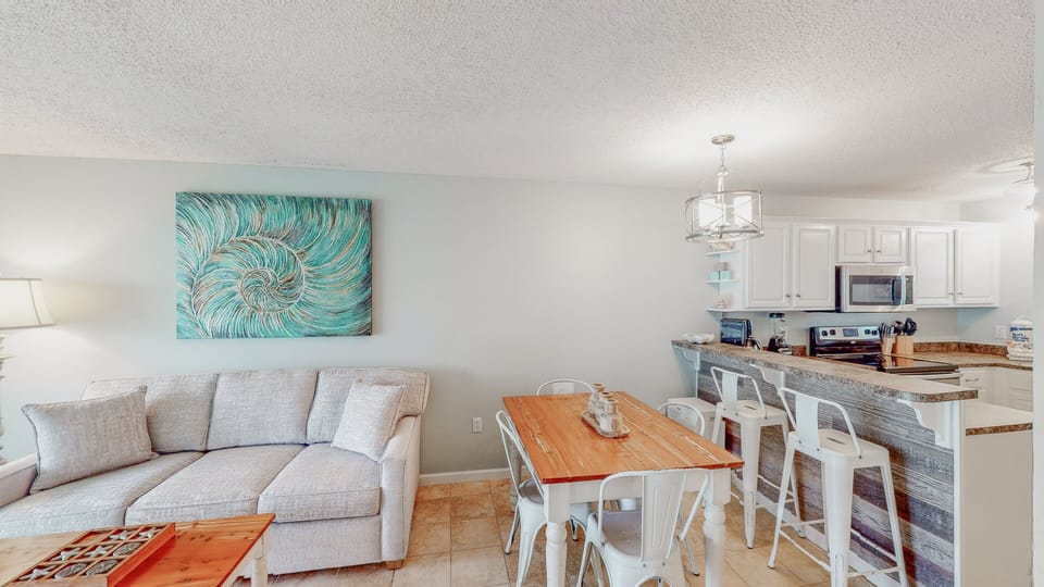 Condo, Multiple Beds, Balcony, Partial Ocean View (Harbor House B14) | Interior