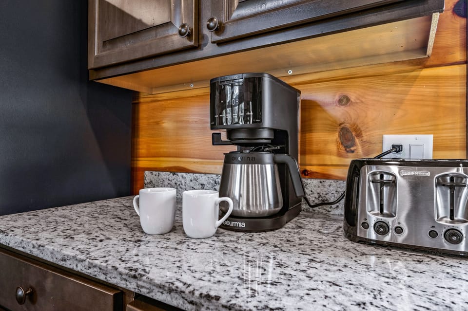 Cabin, 3 Bedrooms | Coffee and/or coffee maker