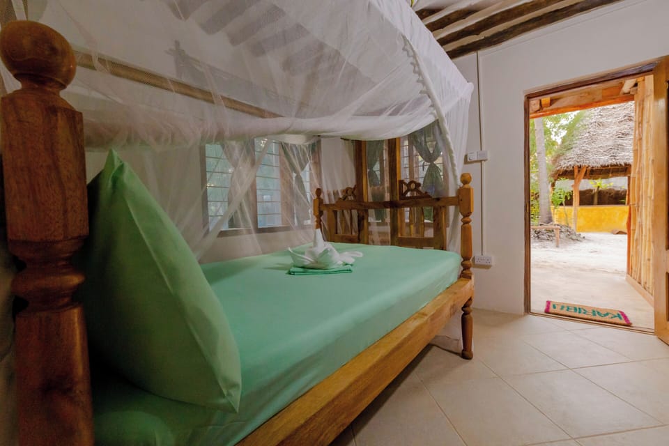 Traditional Double Room, Balcony | Individually furnished, blackout drapes, bed sheets