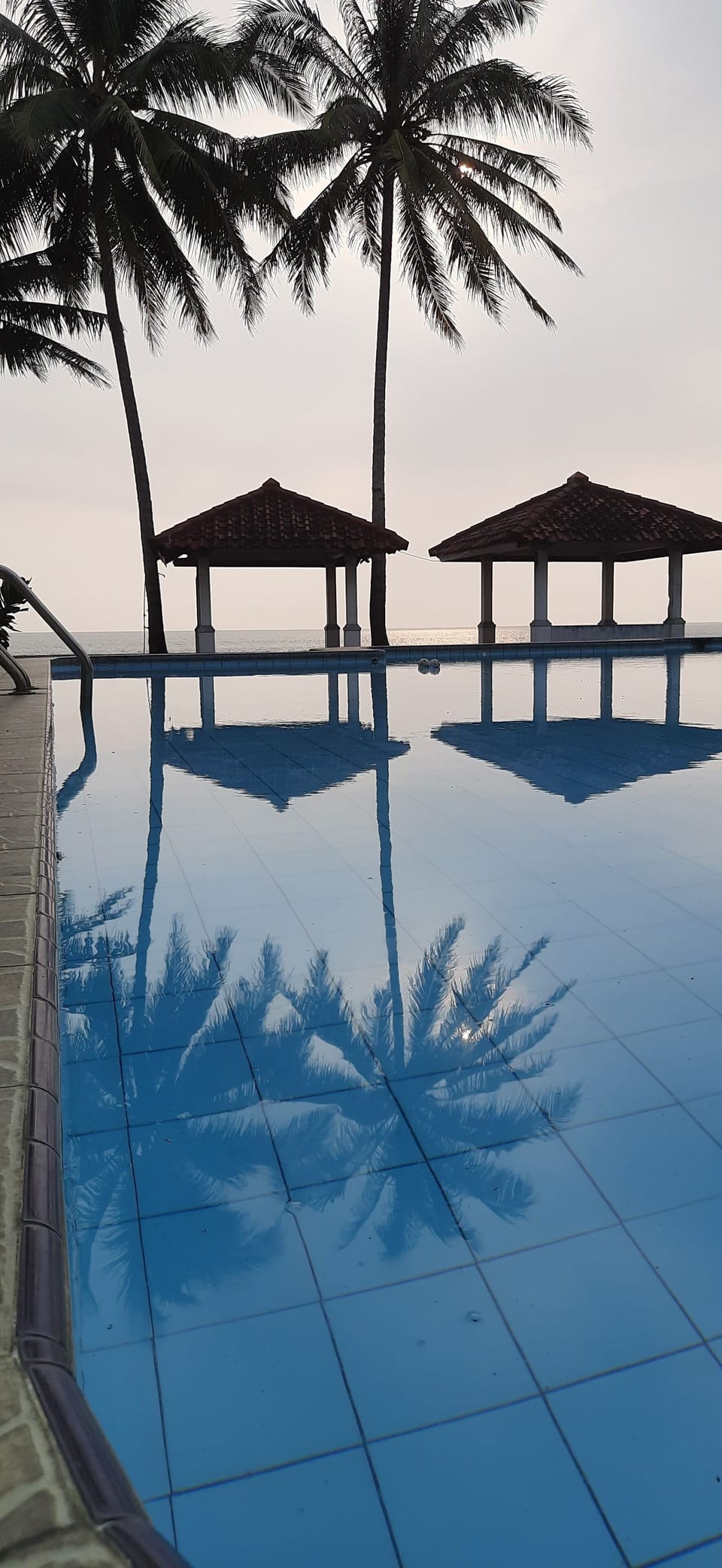 2 outdoor pools