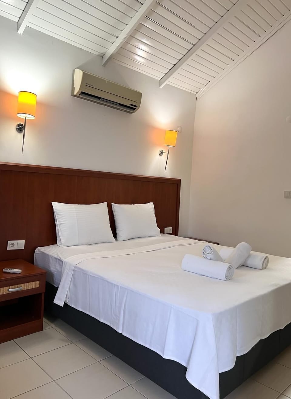 Basic Room | Premium bedding, Select Comfort beds, minibar, desk