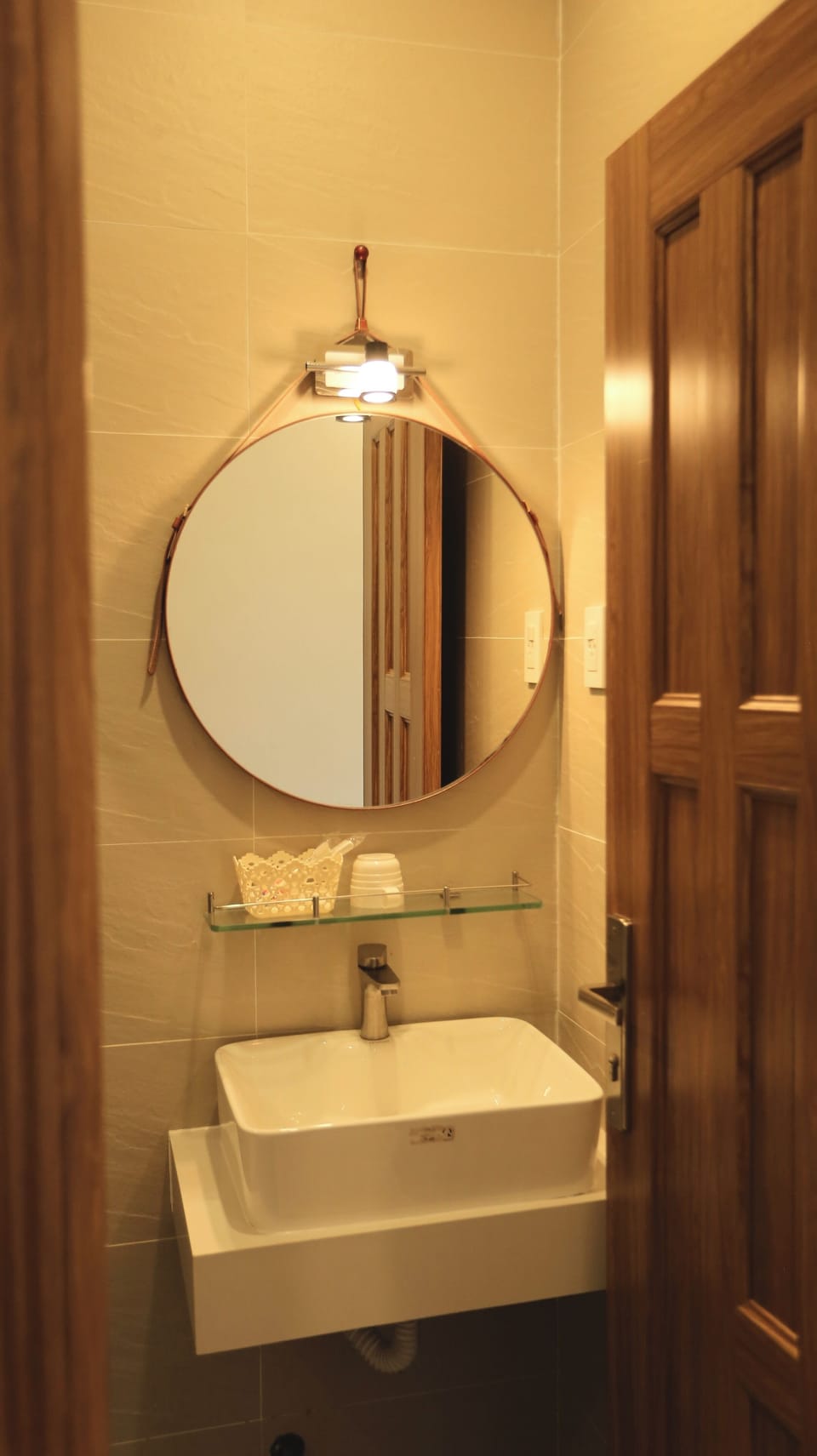 Signature Double Room | Bathroom | Combined shower/tub, hair dryer, slippers, towels