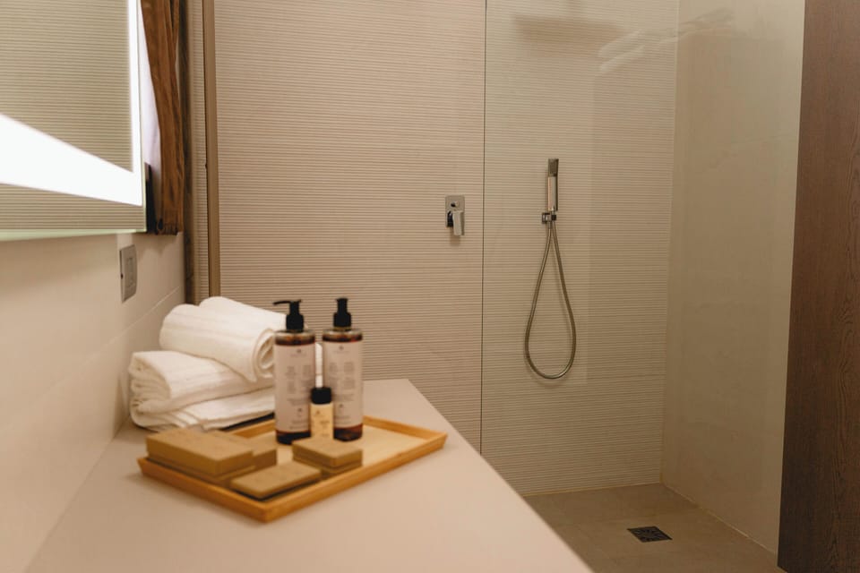 Triple Room, Garden View | Bathroom | Free toiletries, hair dryer, slippers, bidet