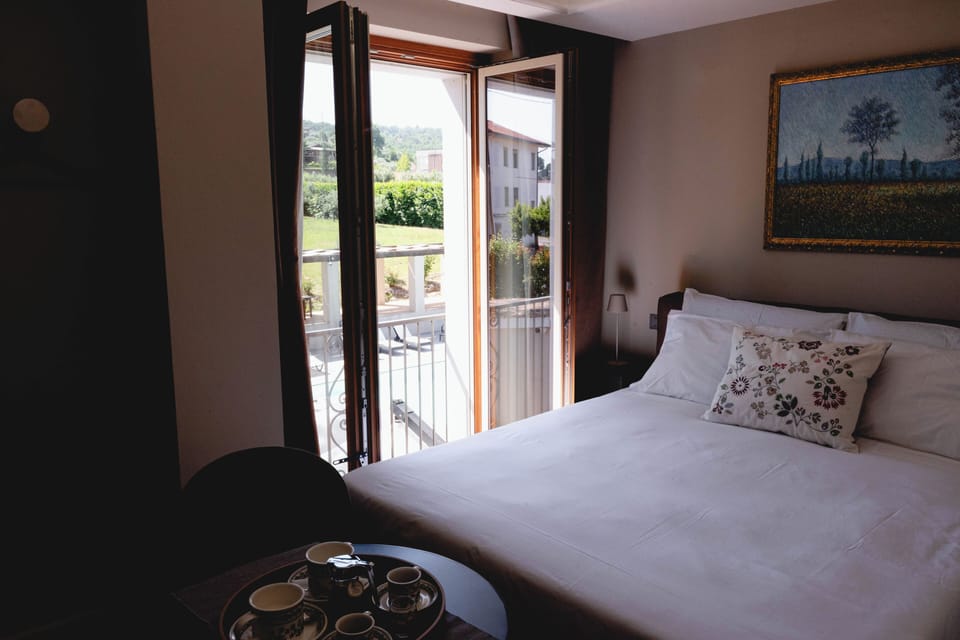 Classic Room, Pool View | Premium bedding, minibar, in-room safe, WiFi (free)