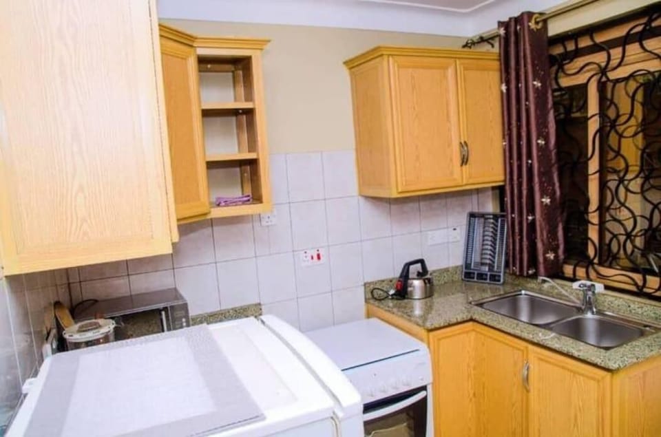 Superior Apartment, Balcony, City View | Private kitchen | Fridge, microwave, oven, stovetop