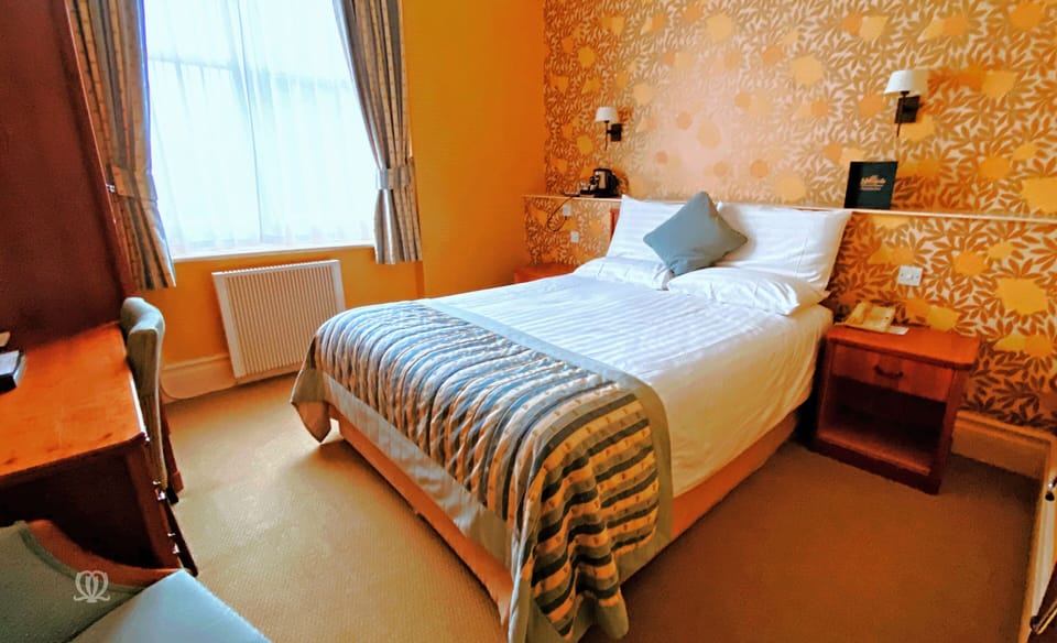 Classic Double Room | Desk, iron/ironing board, free WiFi, bed sheets