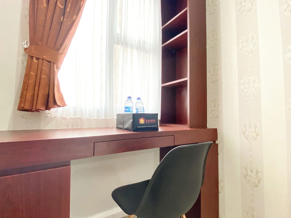 Deluxe Studio | Living area