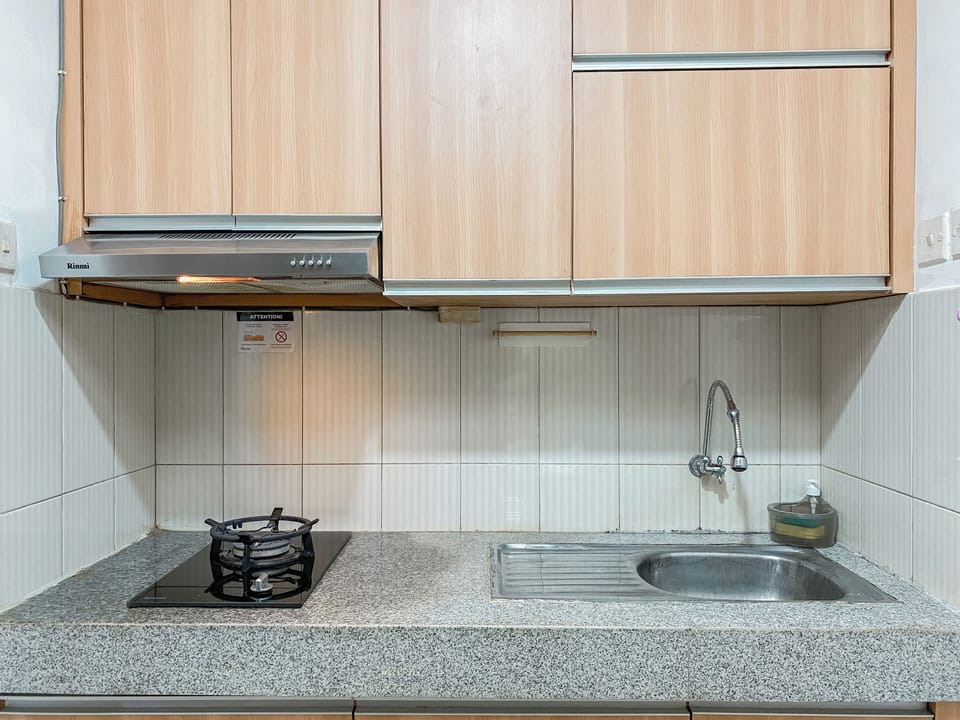 Deluxe Studio | Private kitchen | Full-size fridge, stovetop