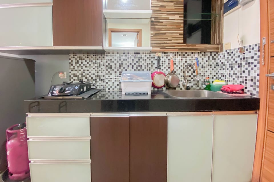 Deluxe Studio | Private kitchen | Fridge, stovetop