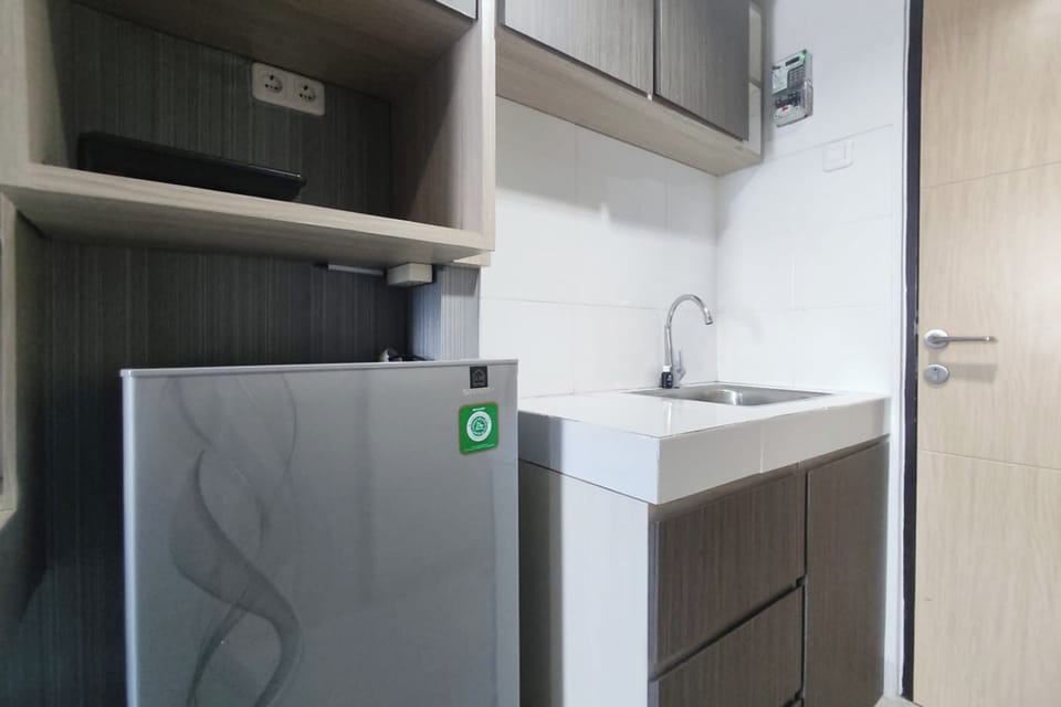 Deluxe Studio | Private kitchen | Fridge, stovetop, electric kettle