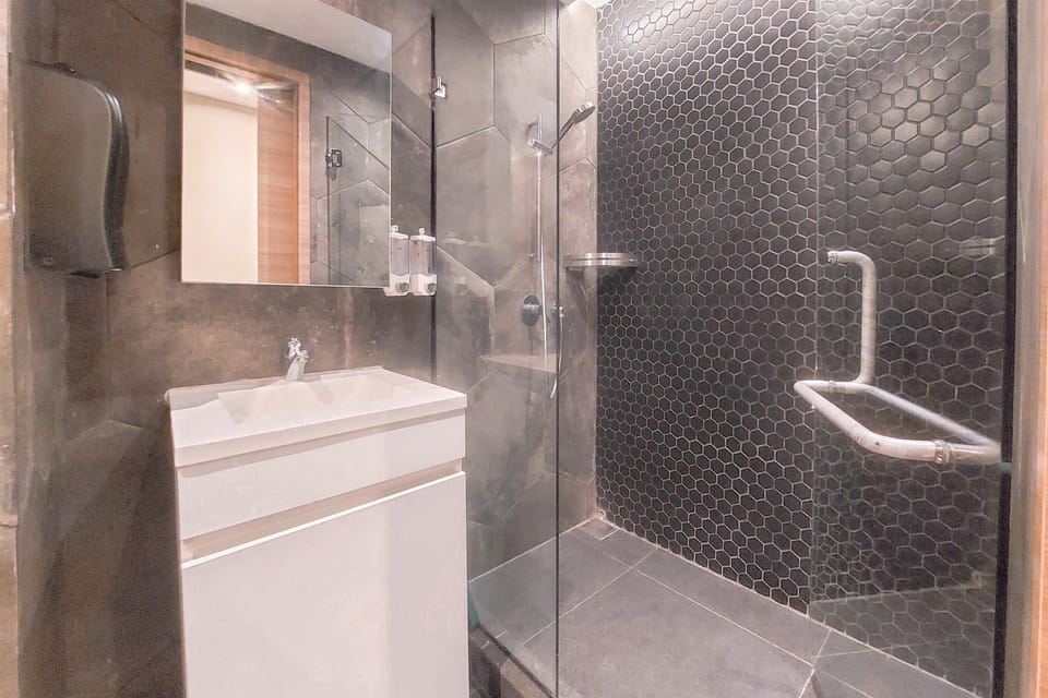 Spacious And Comfy 3Br At M-Town Signature Apartment Apartment in Indonesia