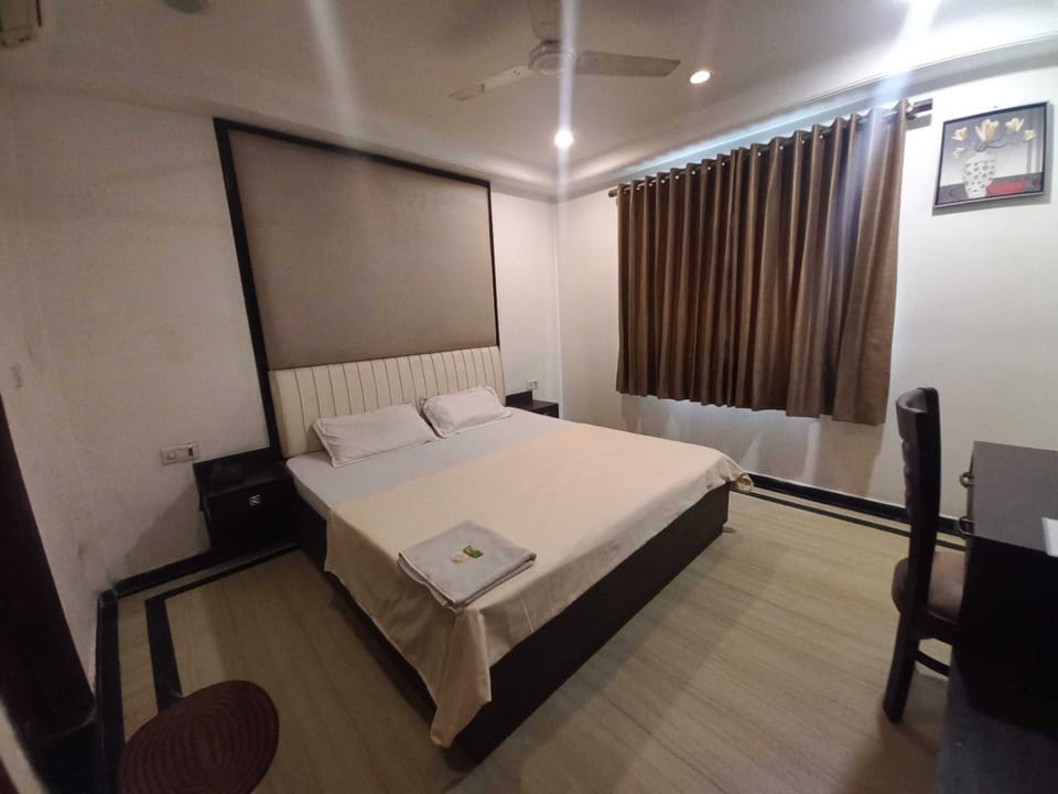 Superior Room | In-room safe, desk, laptop workspace, WiFi (free)