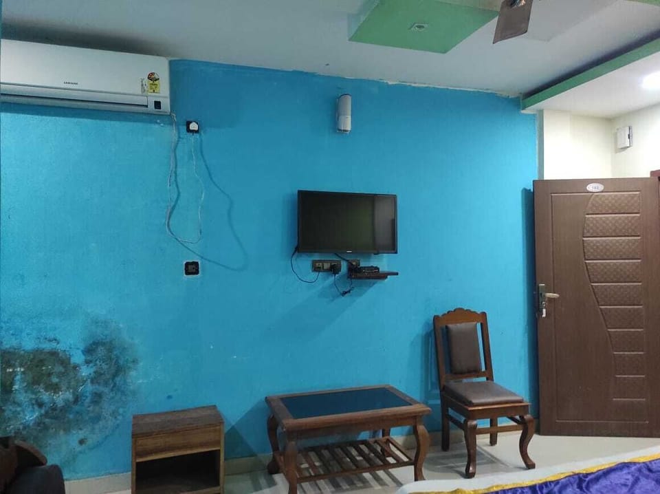 Deluxe Room | Premium bedding, desk, laptop workspace, bed sheets