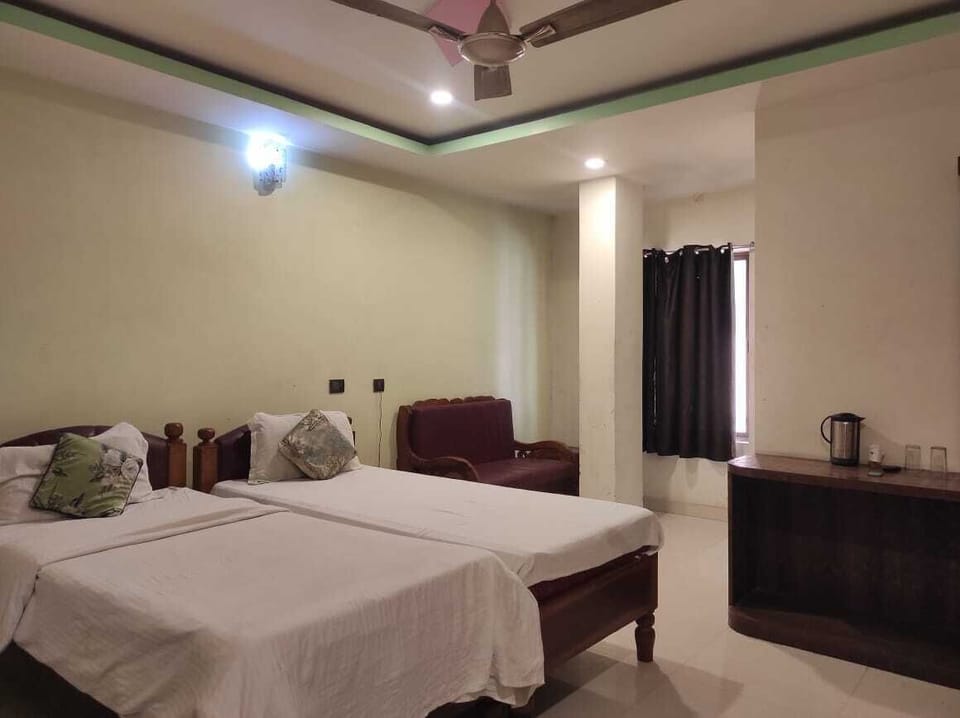 Standard Room | Premium bedding, desk, laptop workspace, bed sheets