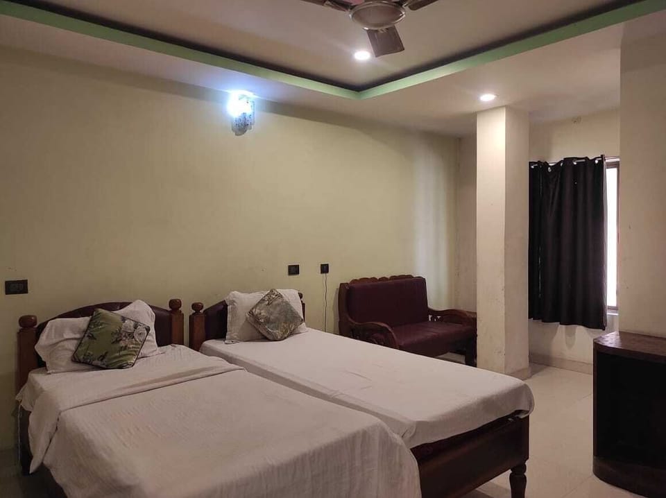 Standard Room | Premium bedding, desk, laptop workspace, bed sheets