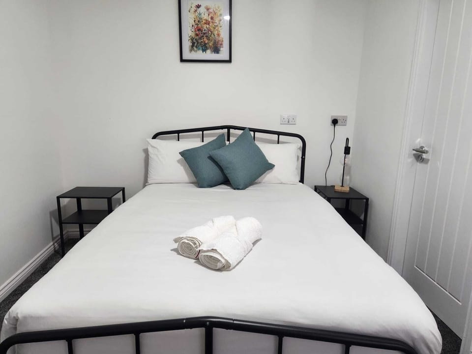 Standard Double Room, Non Smoking, Private Bathroom | Desk, laptop workspace, soundproofing, free WiFi