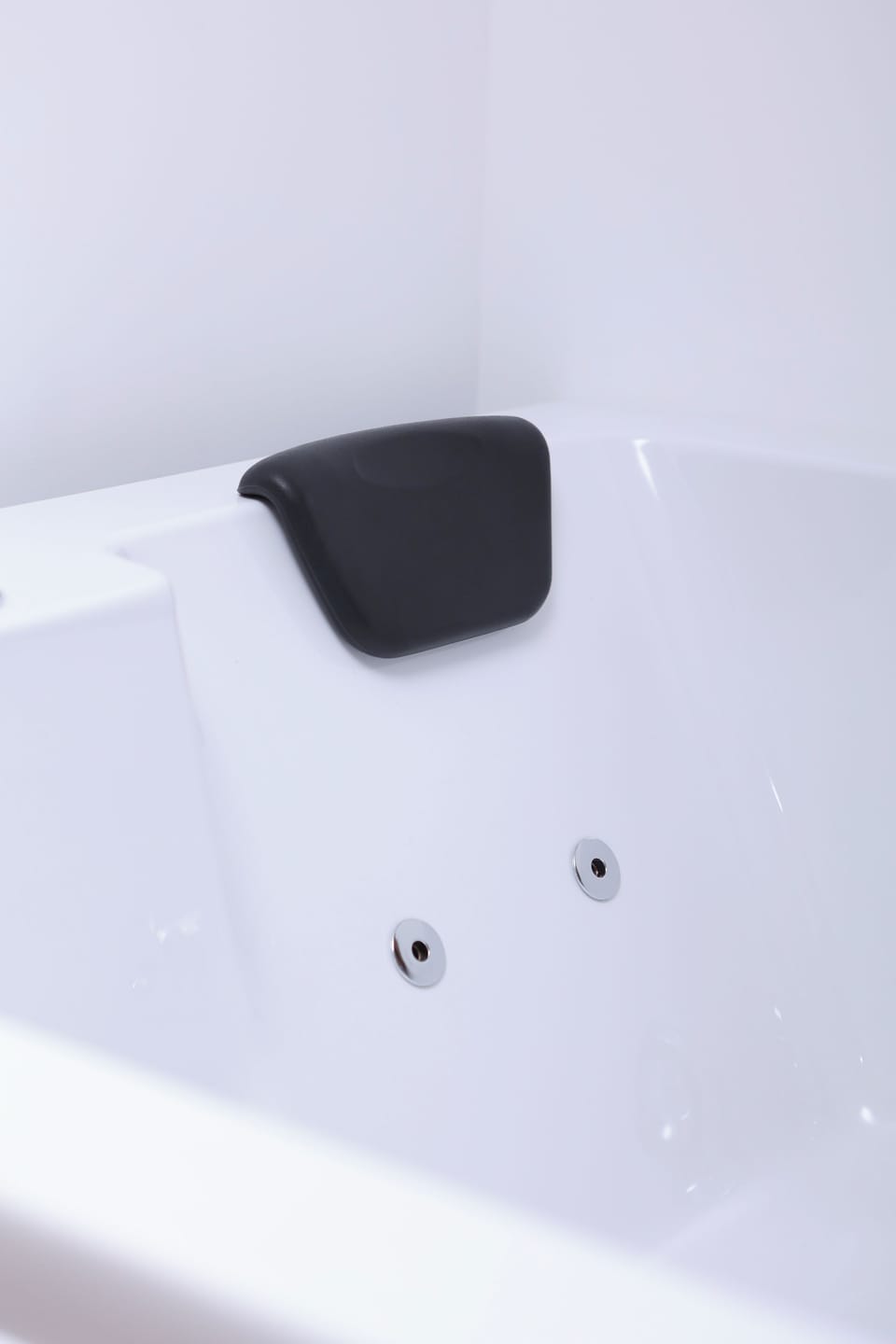 Suite, Hot Tub | Bathroom | Shower, rainfall showerhead, free toiletries, hair dryer