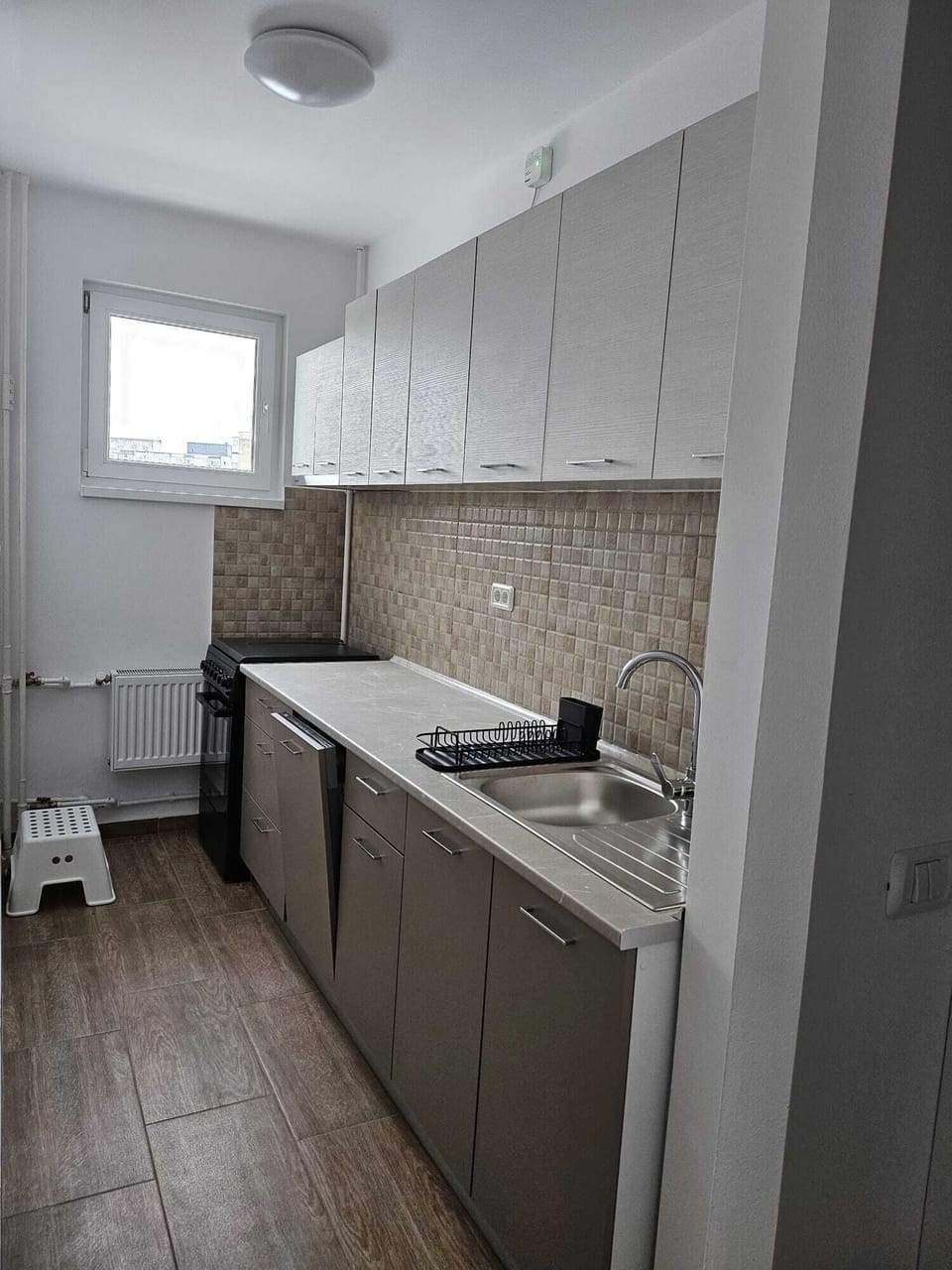 Classic Apartment | Private kitchen | Full-size fridge, oven, stovetop, dishwasher