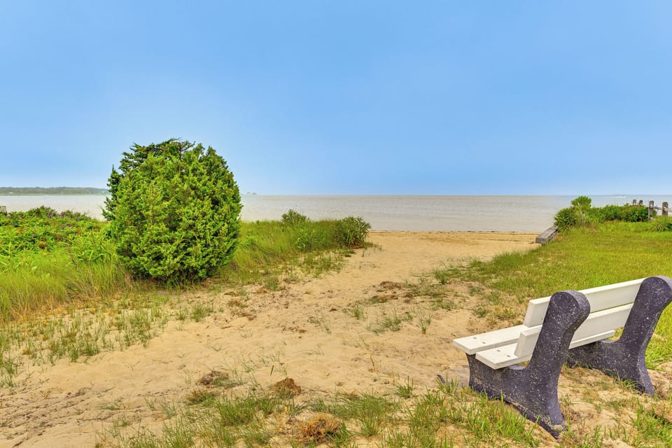 Bayfront East Quogue Retreat w/ Private Boat Dock Cottage in Quogue