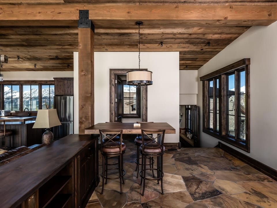 House, 6 Bedrooms | Dining
