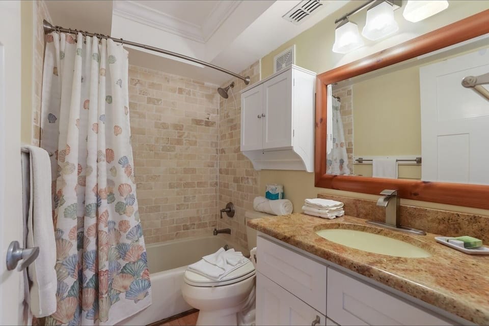 4200 Gulf Drive Unit 108 2 Bedroom Home by RedAwning Apartment in Holmes Beach